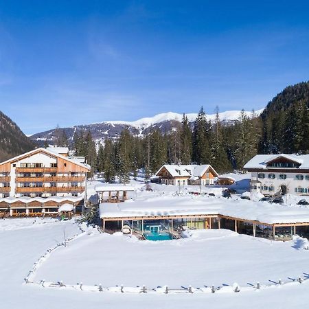Hotel Dolomitenhof & Chalet Alte Post Sexten Екстер'єр фото