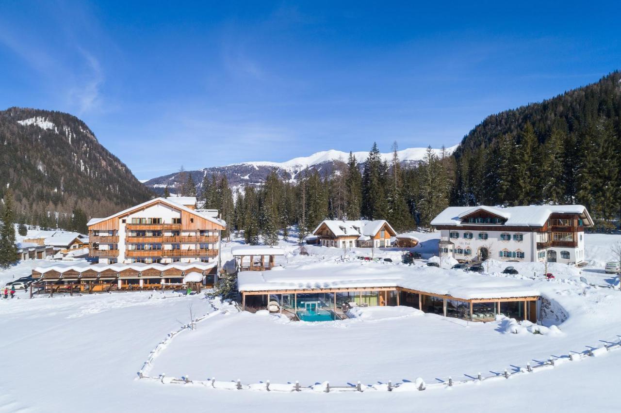 Hotel Dolomitenhof & Chalet Alte Post Sexten Екстер'єр фото