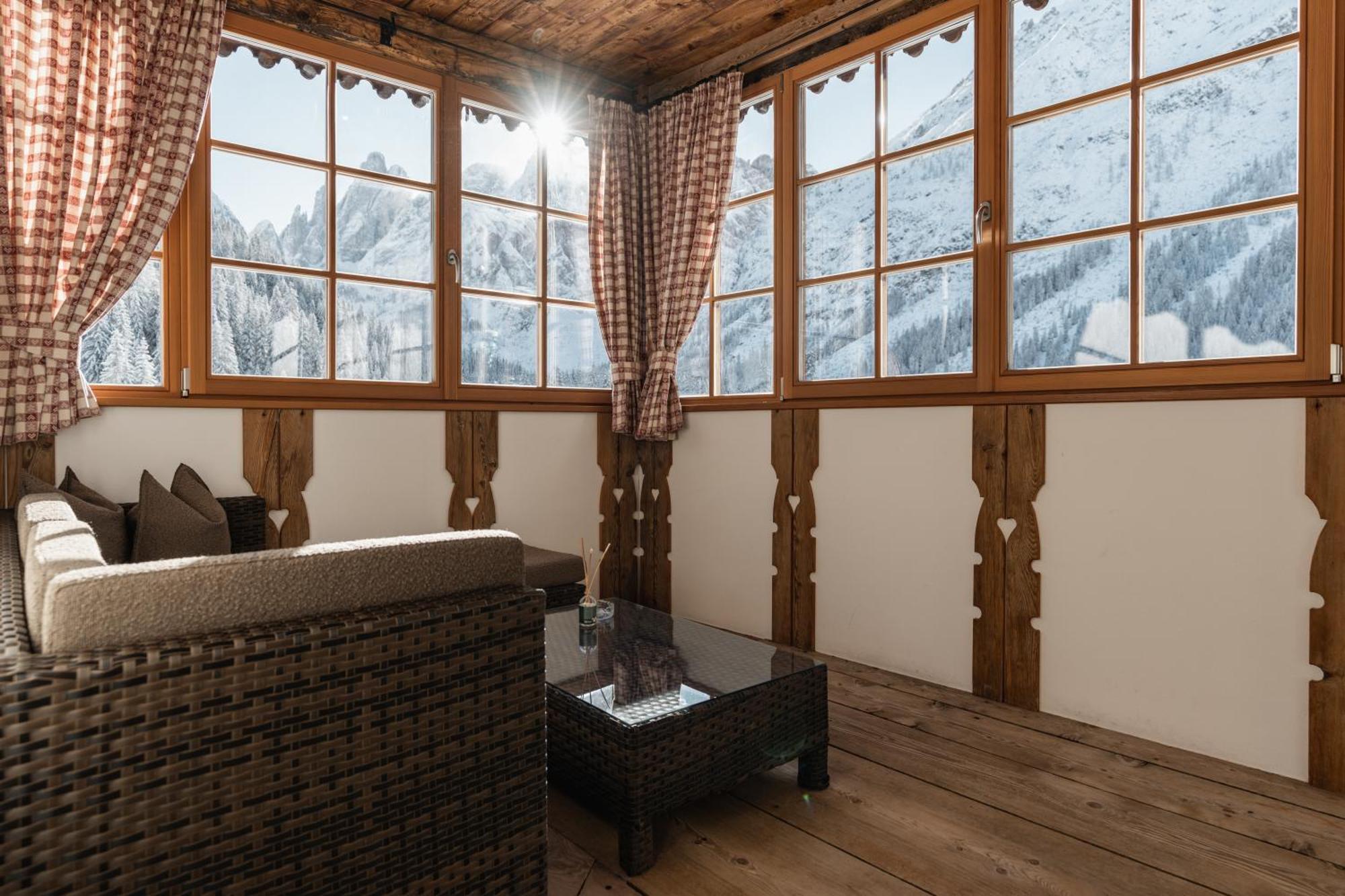 Hotel Dolomitenhof & Chalet Alte Post Sexten Екстер'єр фото