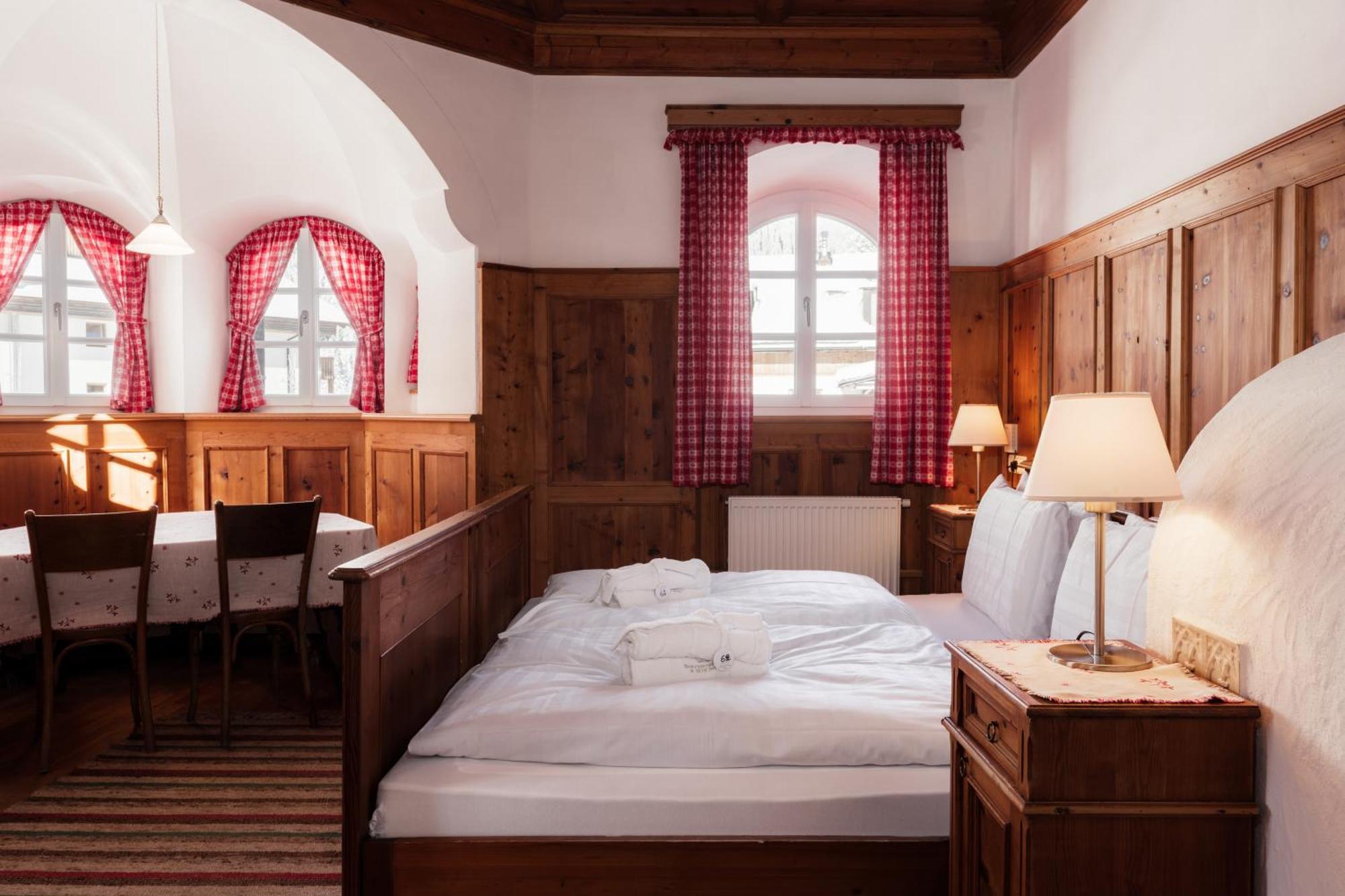 Hotel Dolomitenhof & Chalet Alte Post Sexten Екстер'єр фото