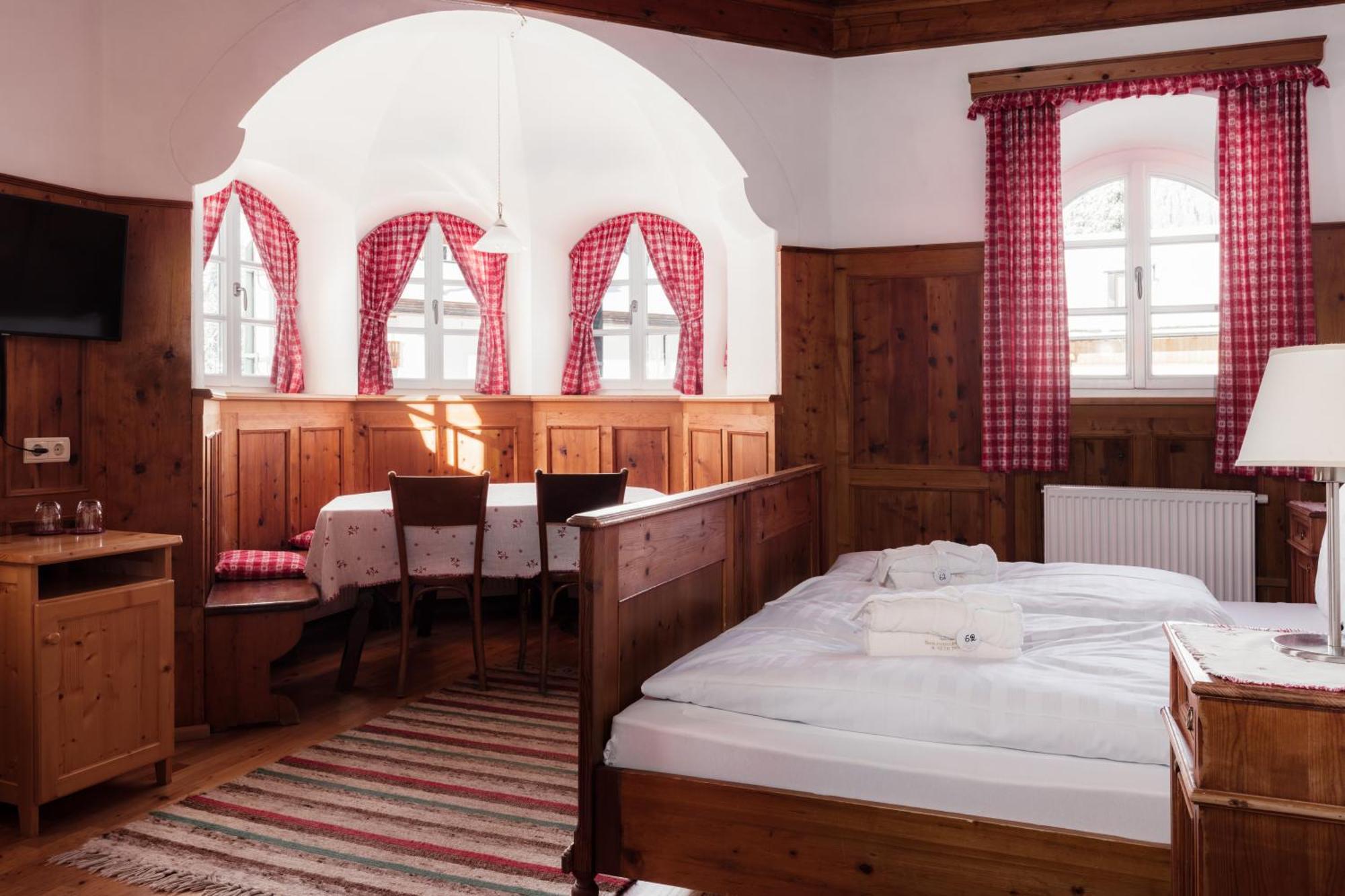 Hotel Dolomitenhof & Chalet Alte Post Sexten Екстер'єр фото