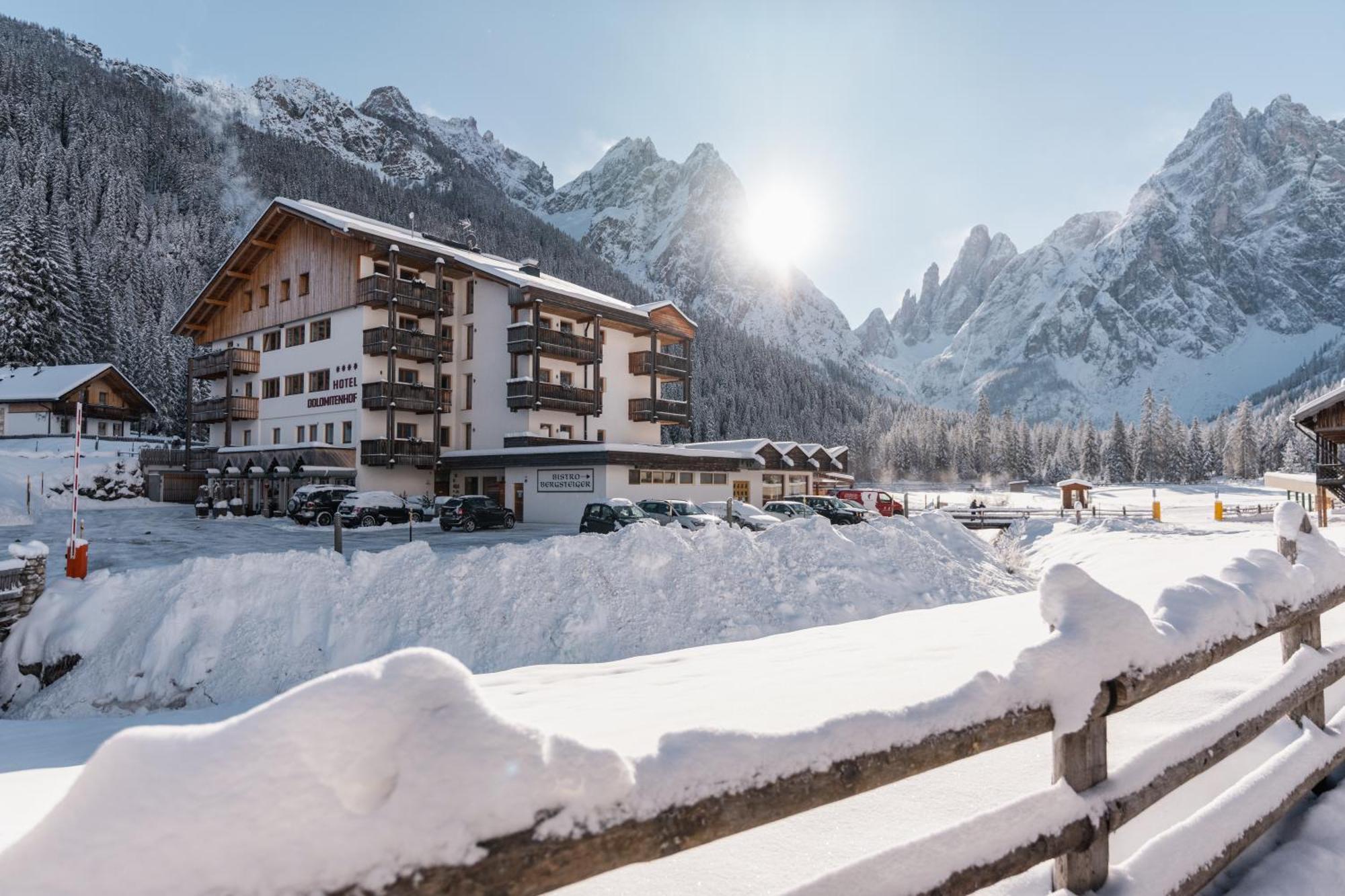 Hotel Dolomitenhof & Chalet Alte Post Sexten Екстер'єр фото