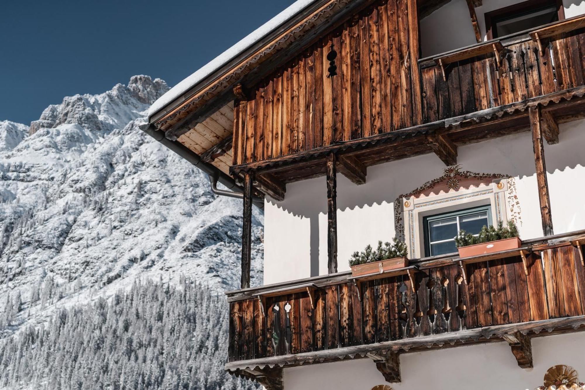 Hotel Dolomitenhof & Chalet Alte Post Sexten Екстер'єр фото